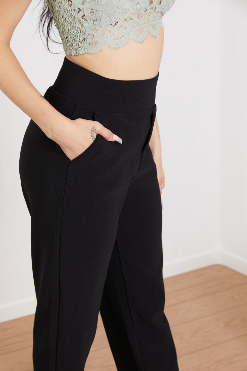 Always Classy Cropped Pants in Black